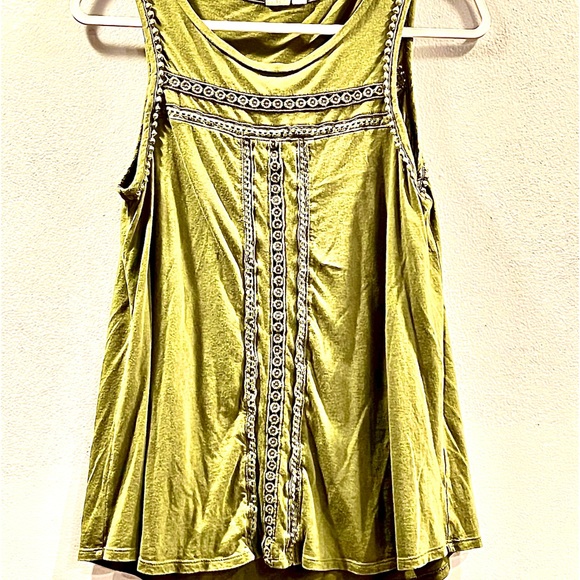 Gap Olive green tank top in Excellent never, worn condition! - Picture 4 of 5